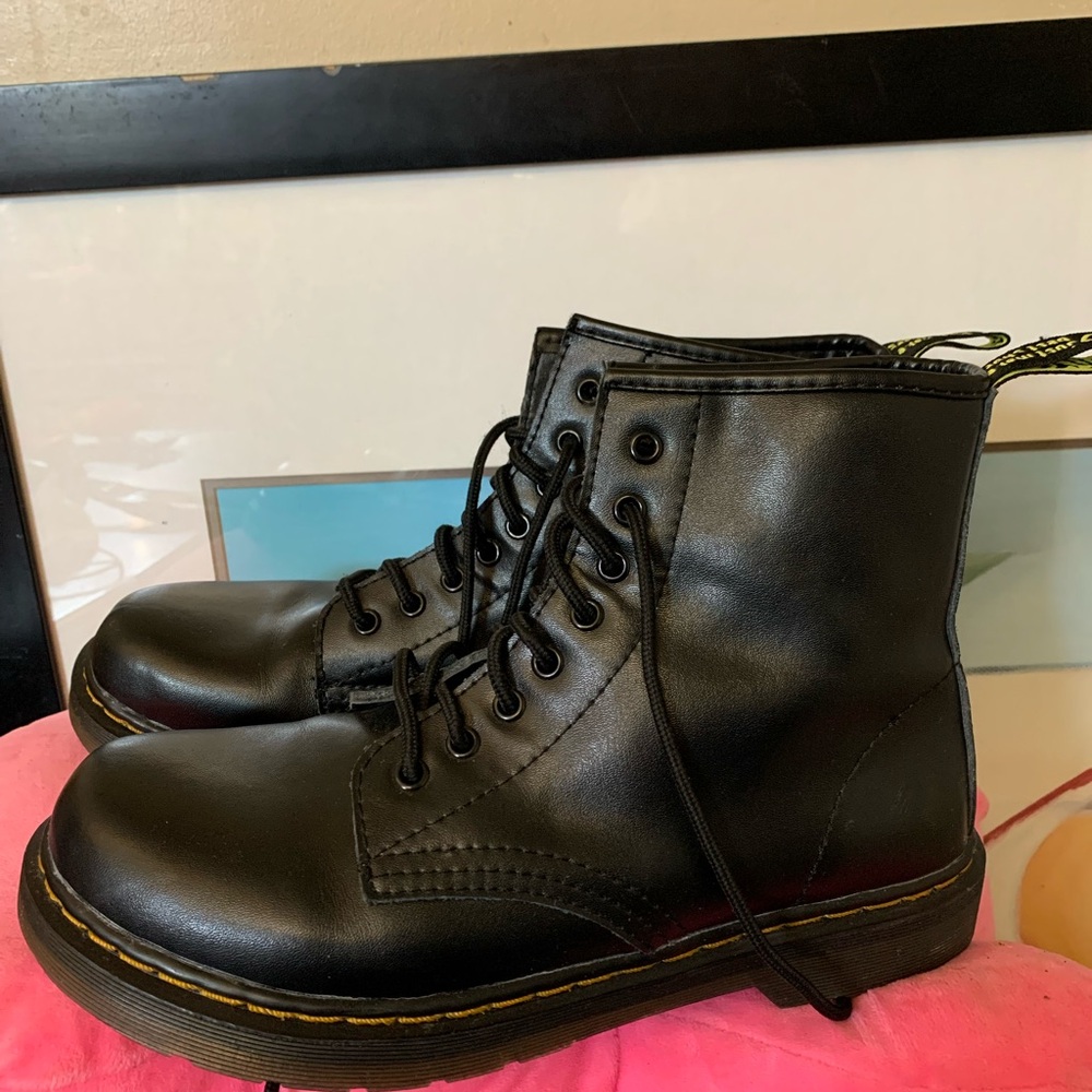 Karardo boots size 9 in woman’s